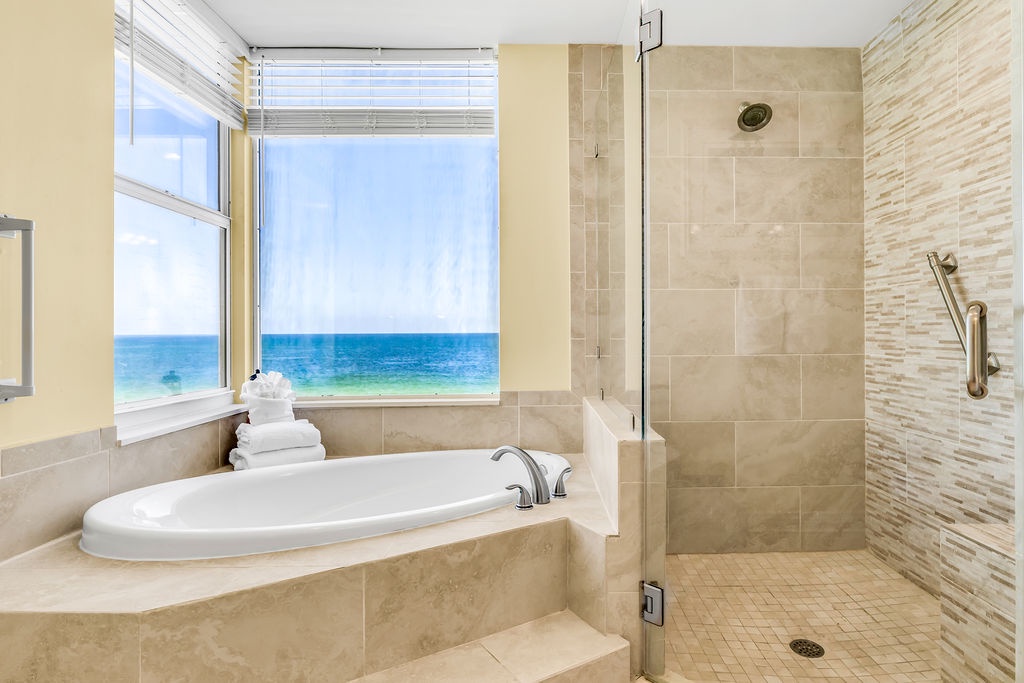 Bathroom 1 Jetted Tub with Gulf View