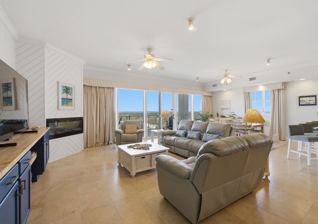 Sailmaker 901- Living Room to Balcony