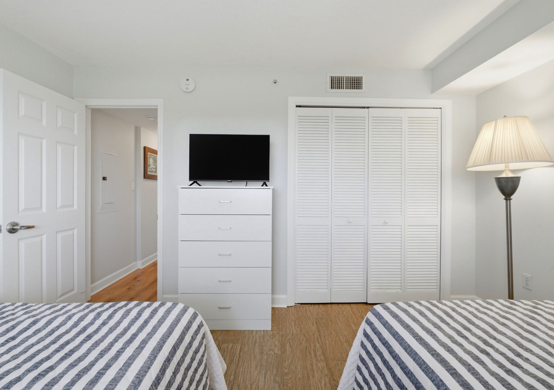 Sandy Key 822- Bedroom 2 & TV