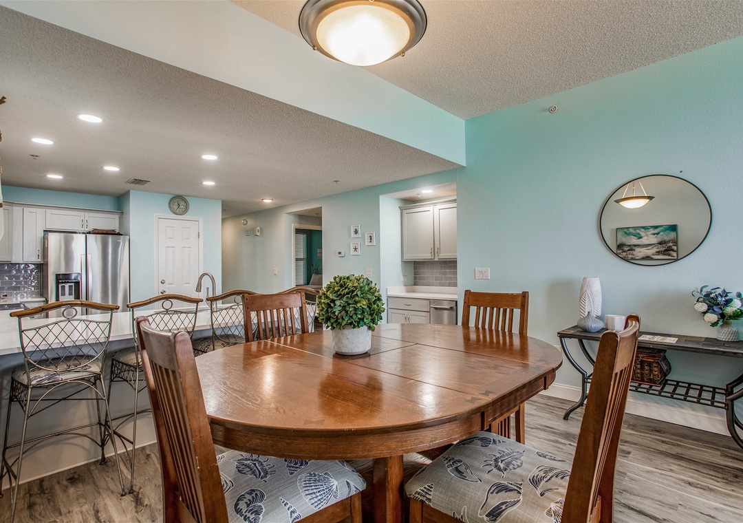 Spanish Key 206 Dining Room