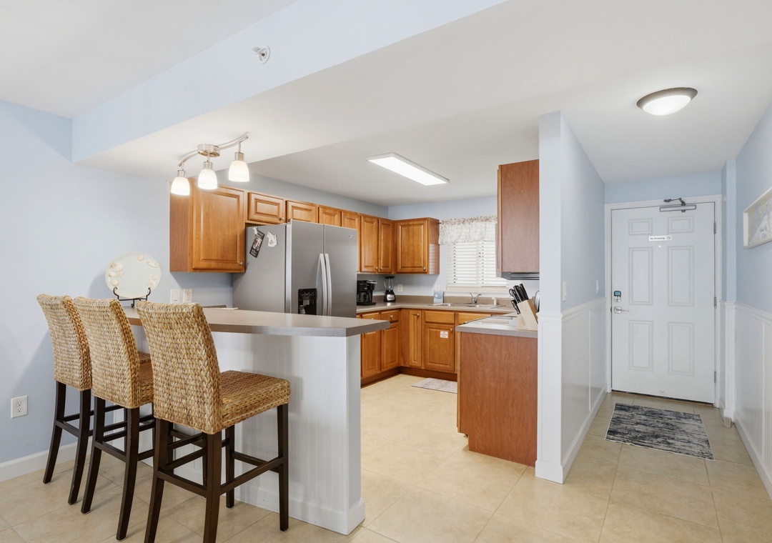 Sandy Key 637- Picture yourself unwinding at this inviting breakfast bar, where you'll start your mornings with coffee and plan your day's adventures in comfort and style.
