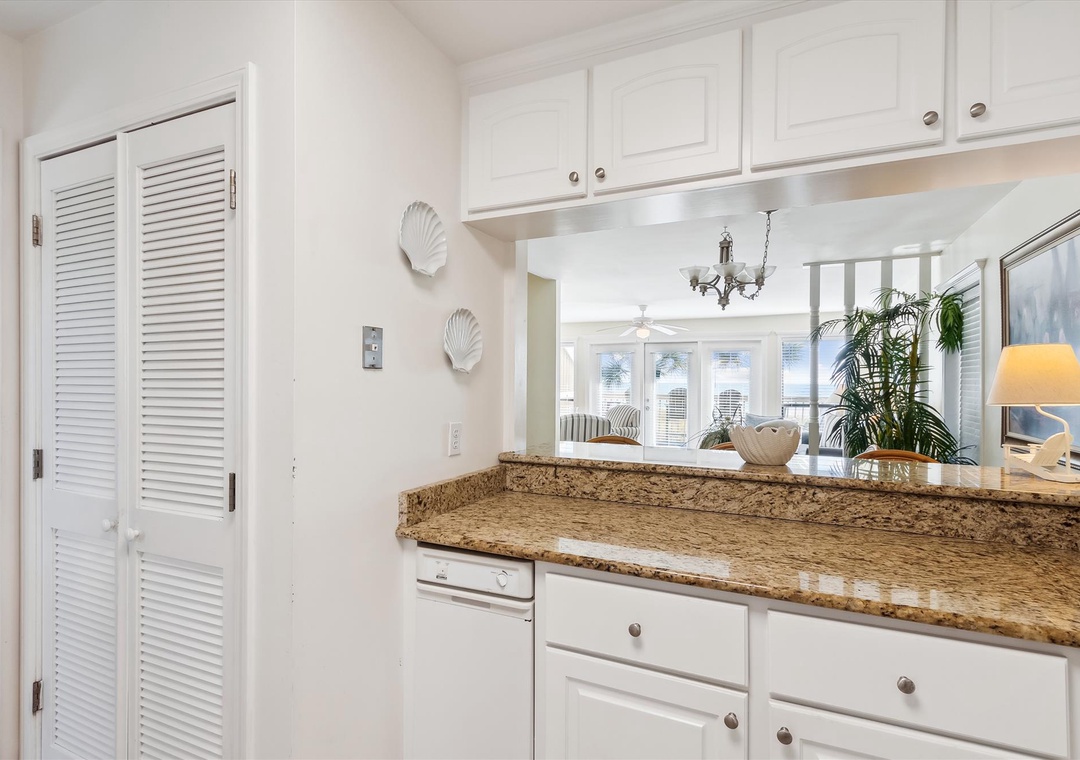 main level-kitchen-126171_045