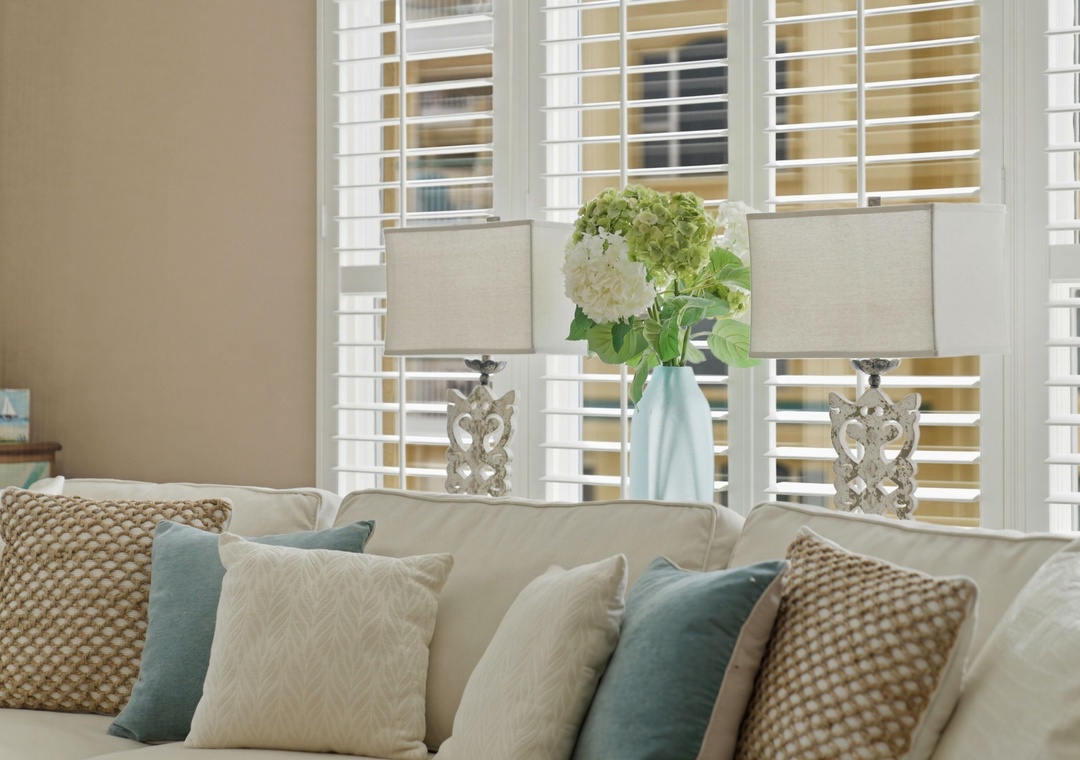 Beach Colony Tower PH1D- Living Room with Great Natural Lighting