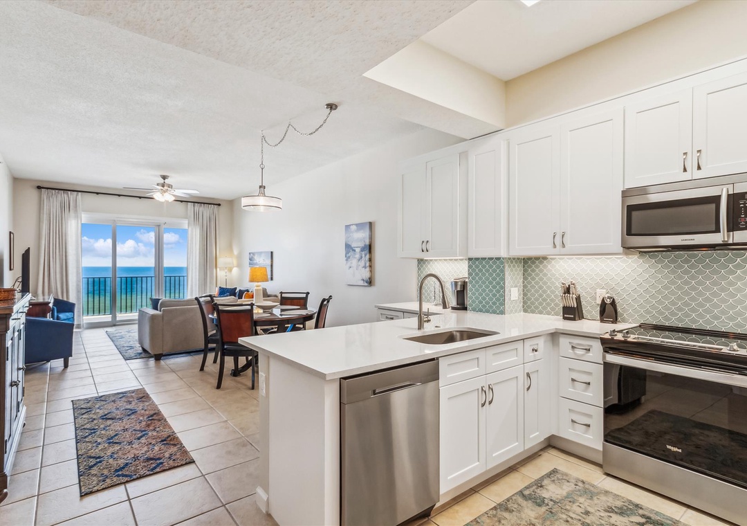 Windemere 407 Open Kitchen and Dining Room