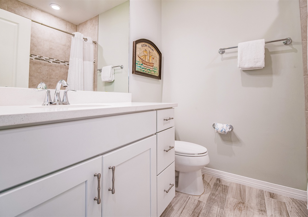 Lost Key Golf Coast Villa Guest Bathroom #3