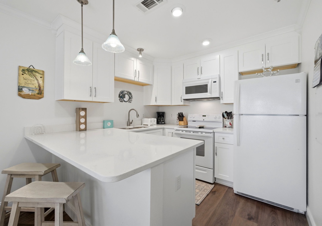 Grand Caribbean 305W- Your fully equipped kitchen features a bright, airy workspace with modern appliances, a breakfast bar for morning coffee, and everything you need to prepare meals just the way you like them.