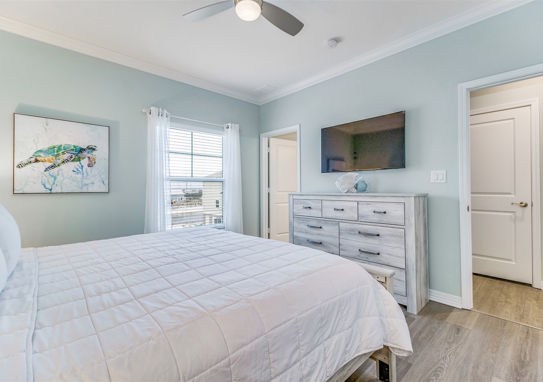 Lost Key Beach Walk Retreat Guest Bedroom #1 with Attached Bathroom