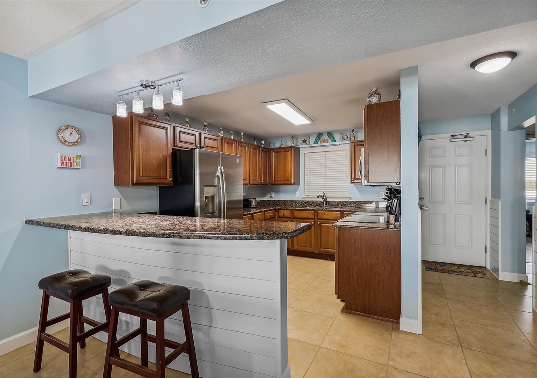 Sandy Key 621 Kitchen Bar with Seating for 2