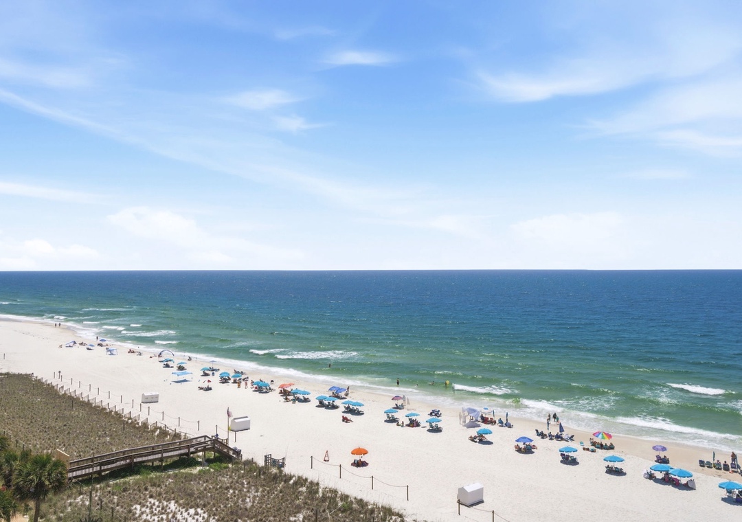 Sandy Key 827- Pristine white sand beach stretches along emerald-green waters, offering direct access for sunbathing, swimming, and beach activities during your coastal retreat.