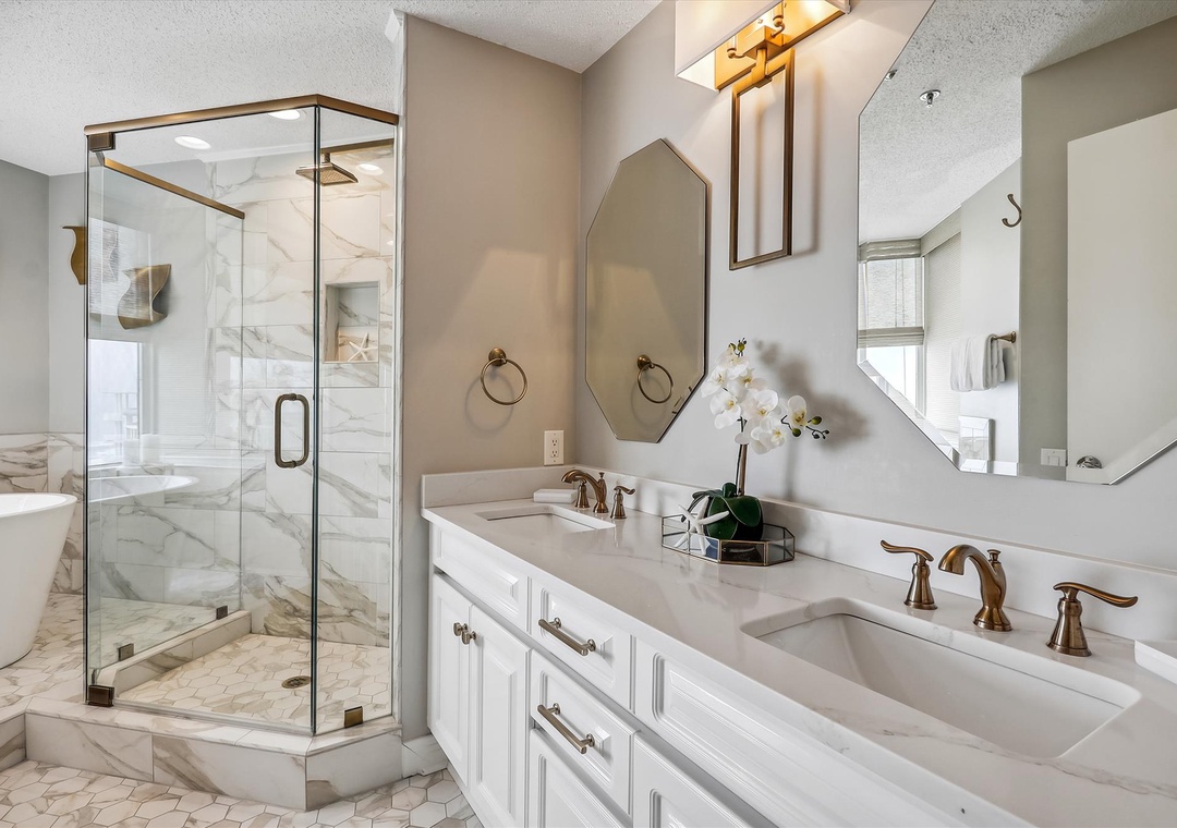 Beach Colony Tower PH1A (16A) Master Bathroom