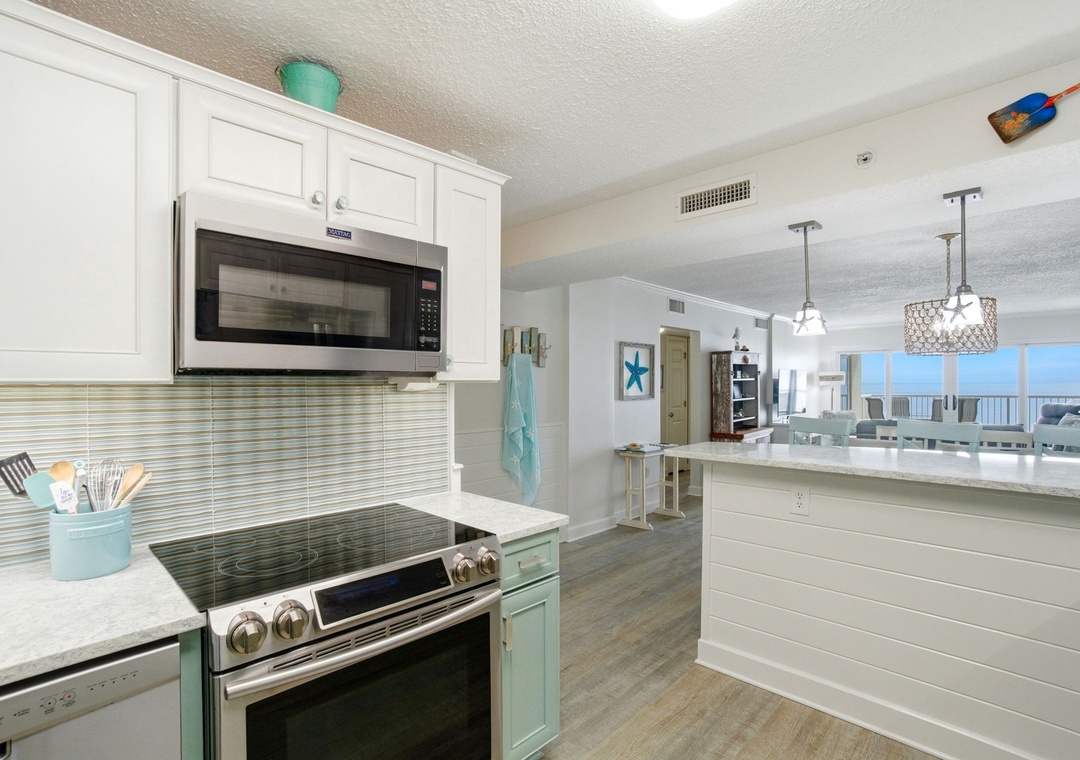 Sandy Key 821- View from Kitchen to Dining