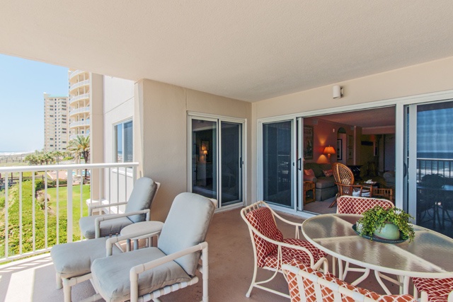 Sandy Key 338 Balcony with Chairs and Table