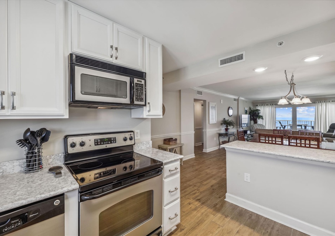 Sandy Key 515 Kitchen Stove and Microwave