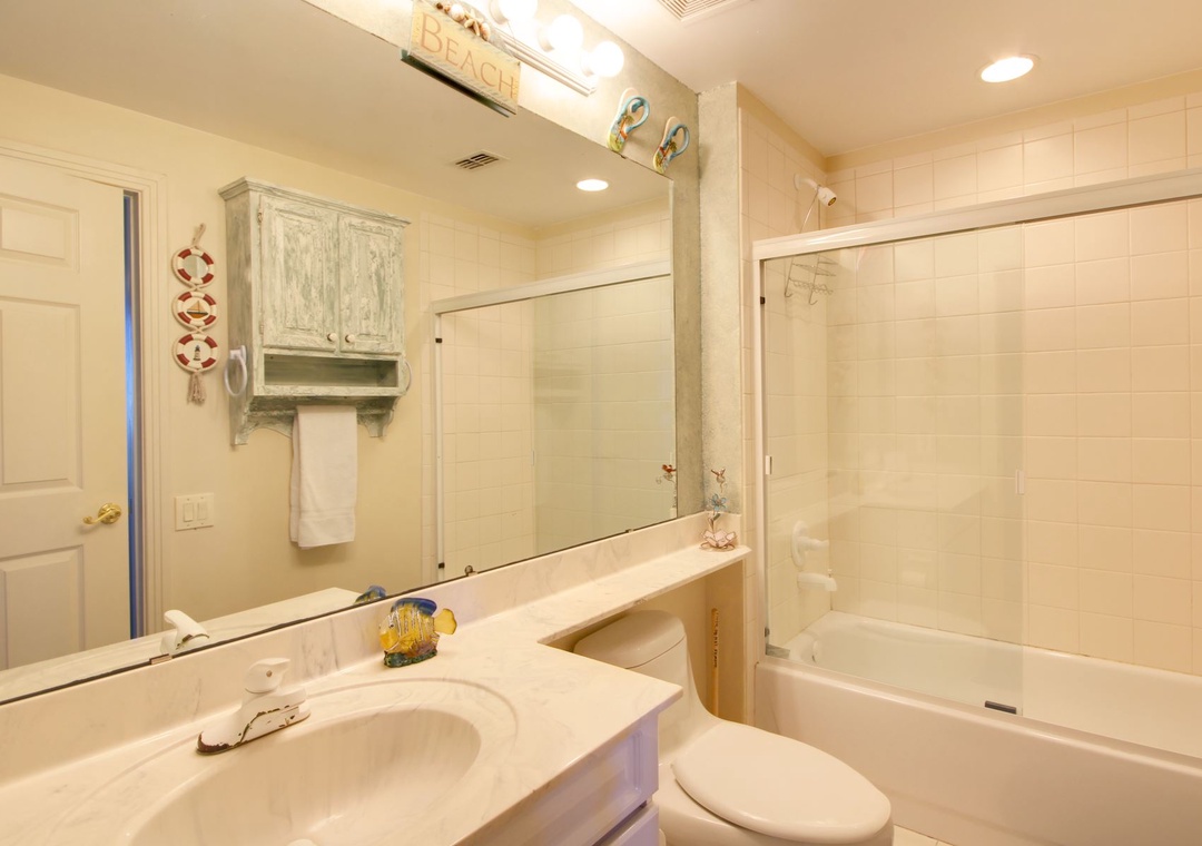 Beach Colony West 13A Guest Bathroom #2