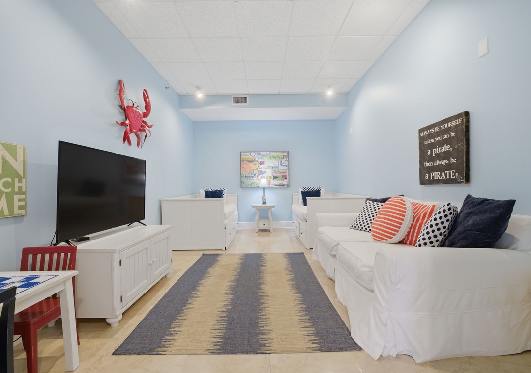 Sailmaker 901- View of TV room