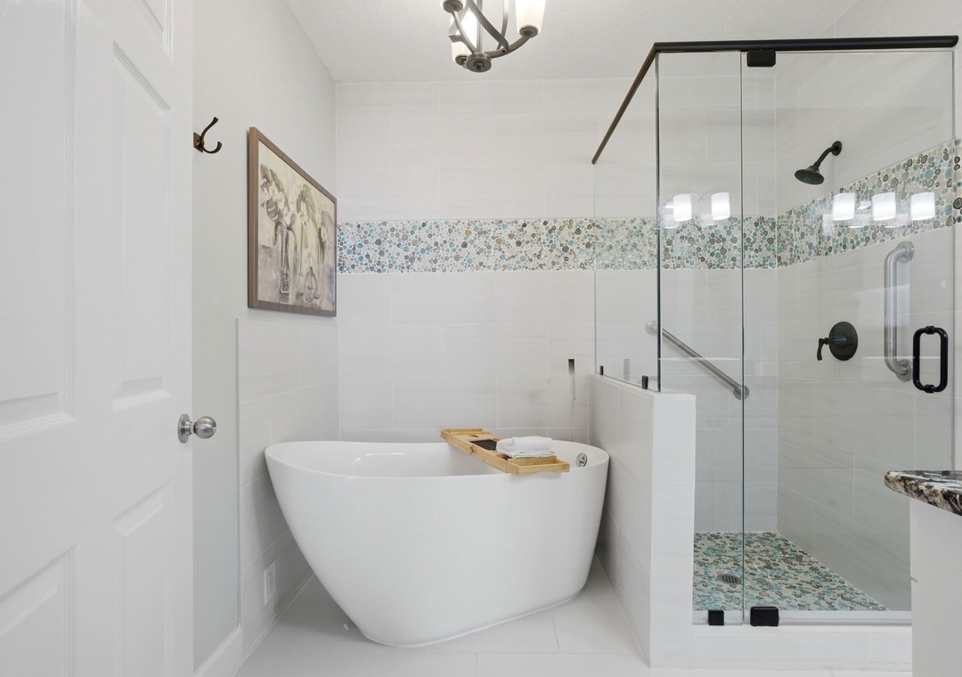 Windemere 1502- Bathroom 1 Soaking Tub & Separate Shower