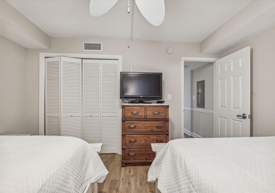 interiors-bedroom-123042166