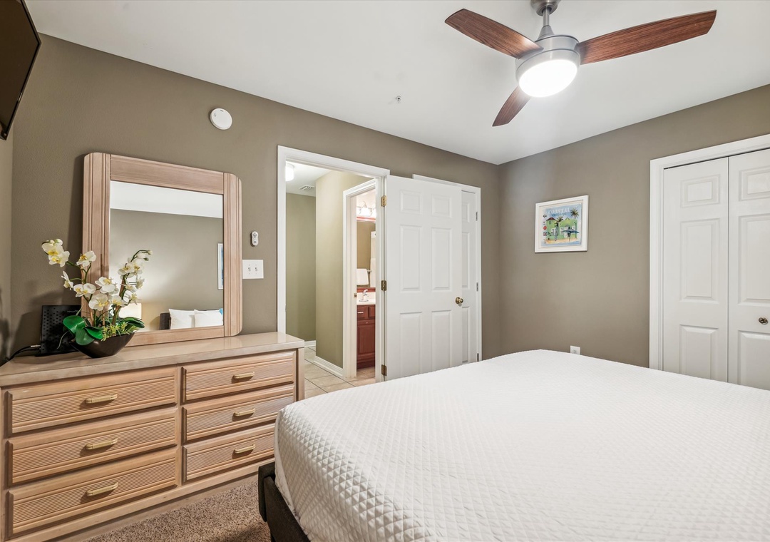 interiors-bedroom-127738031