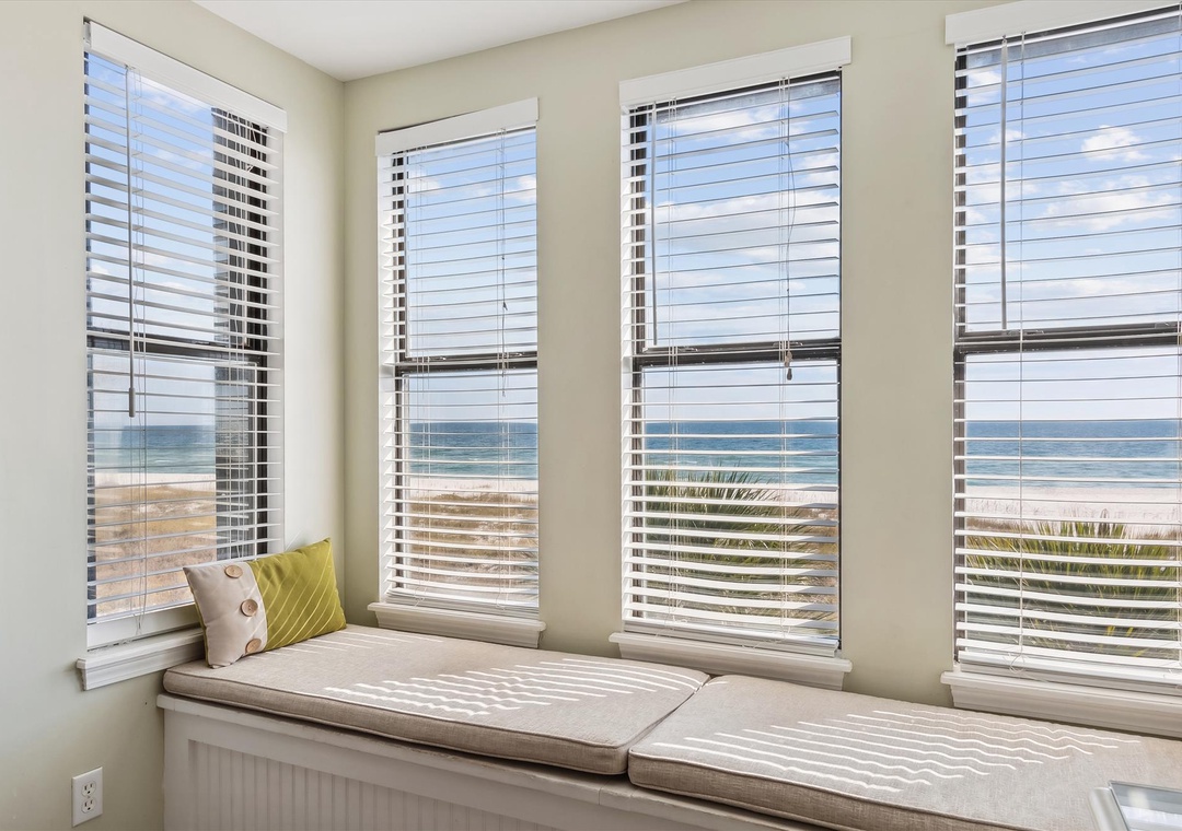 upper level-primary bedroom-126171_143