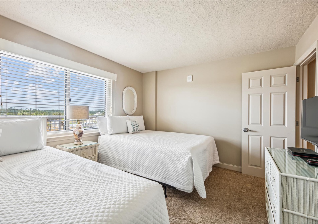 Sandy Key 436 Interior Bedroom-128899091