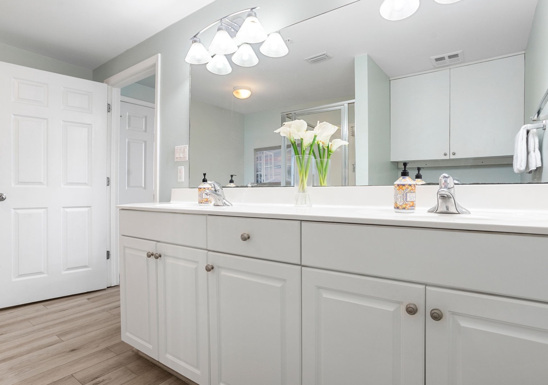 Windemere 803 - Bathroom 1