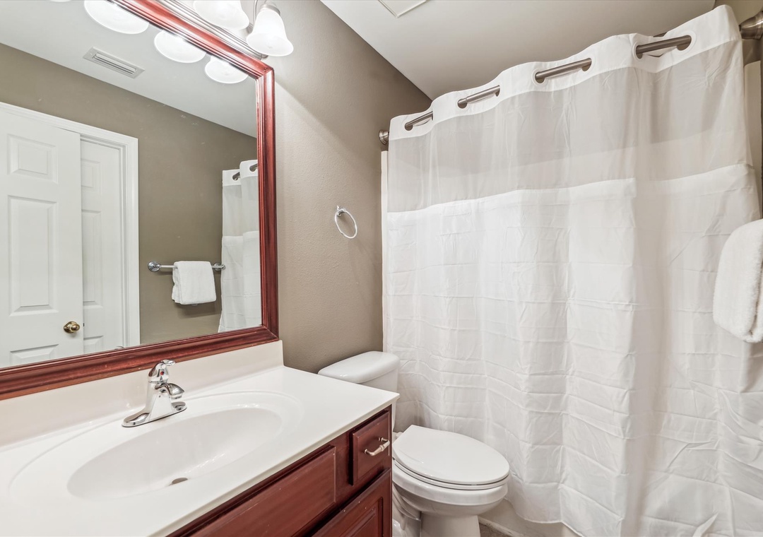 interiors-bath-127738036