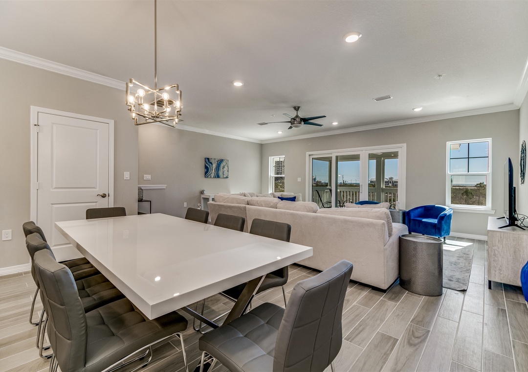 Lost Key Kokomo Dining Room and Living Room