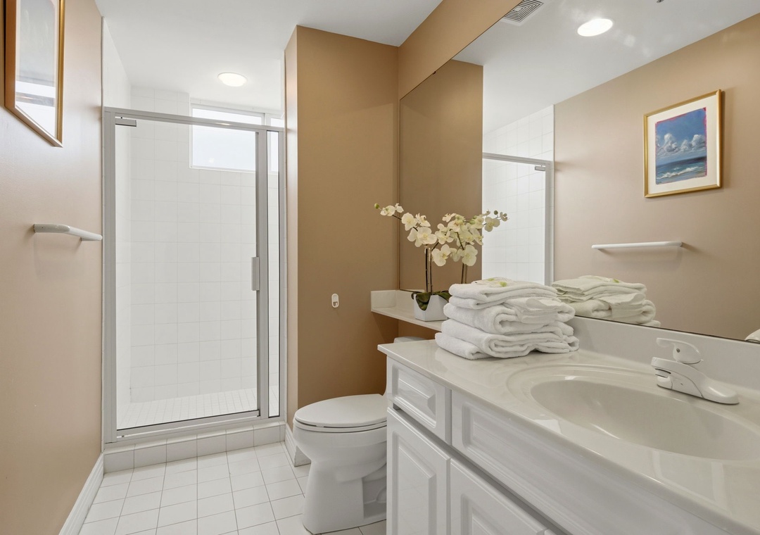 Beach Colony Tower PH1D- Bathroom 2 with Shower