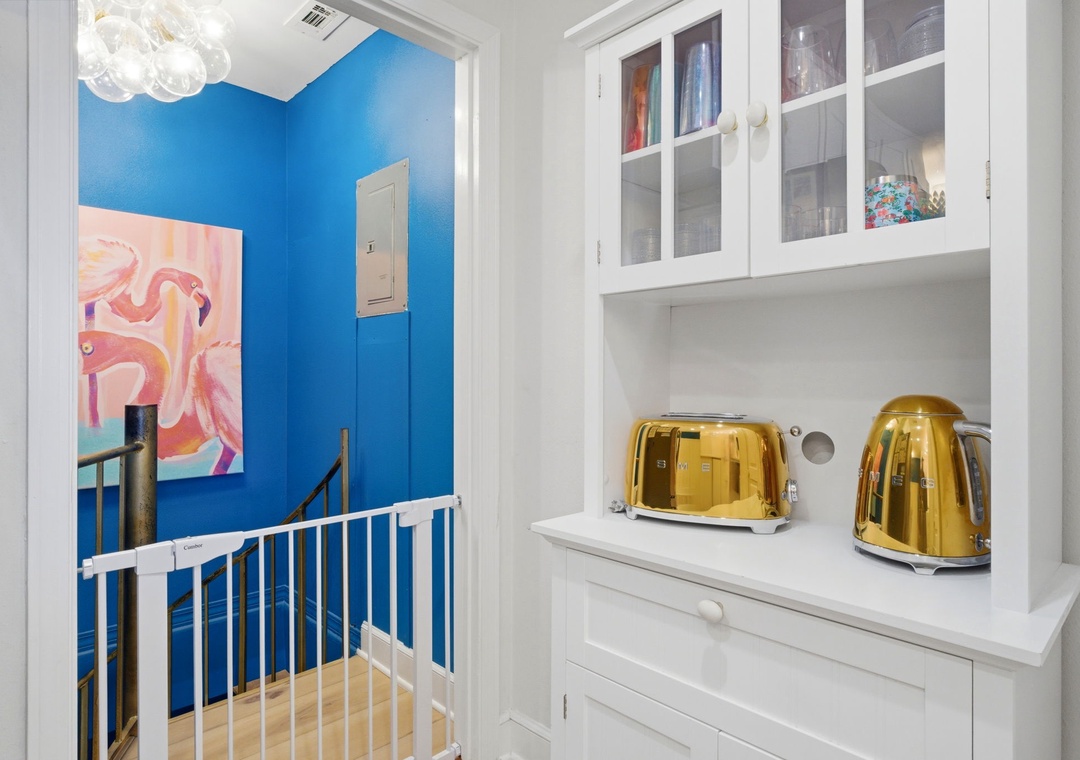 North Lost Key Landing B2- Crisp white cabinetry and gleaming gold appliances add a cheerful, modern touch to your morning coffee routine in this stylish kitchenette.