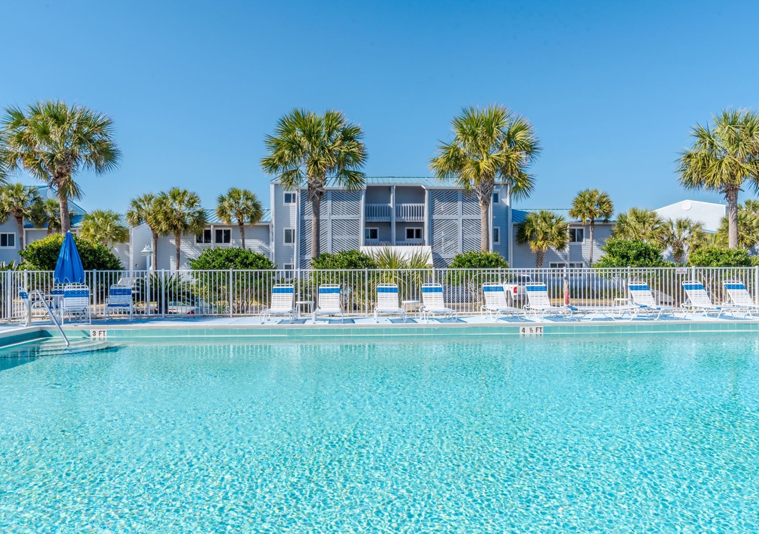 Sundown Condos Pool and Pool Chairs