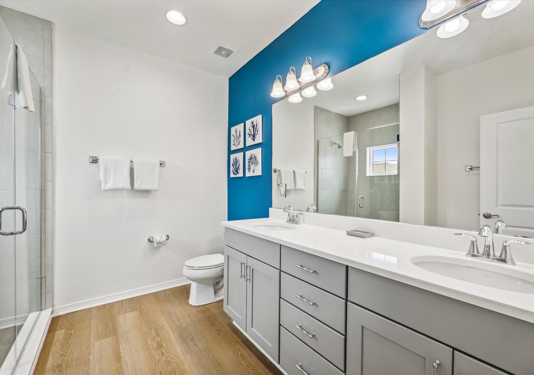 sealaviaupperlevelprimarybath18a9967