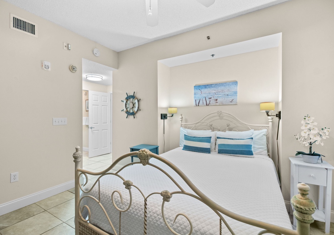 Palacio 404 Guest Bedroom #1 Queen Bed