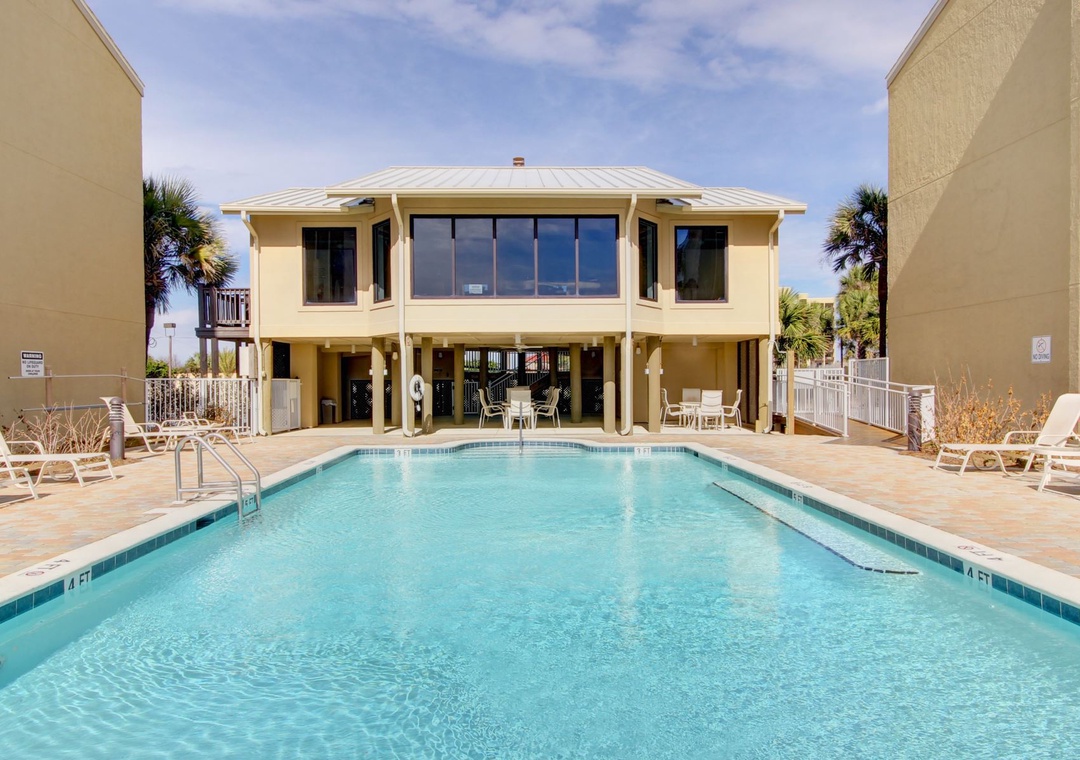 Shipwatch Surf And Yacht Club Pool