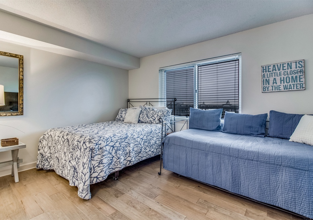 Sandy Key 536 Guest Bedroom #2 Queen and Twin Beds