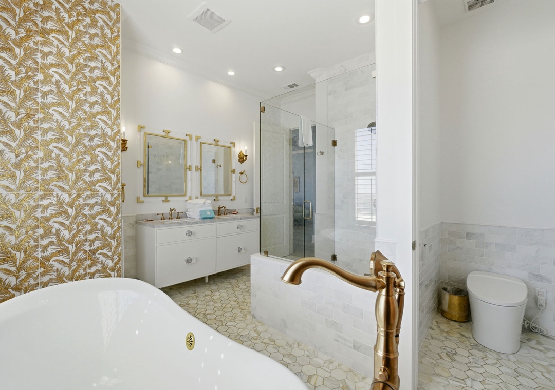 45-web-or-mls-1557-w-beach-blvd