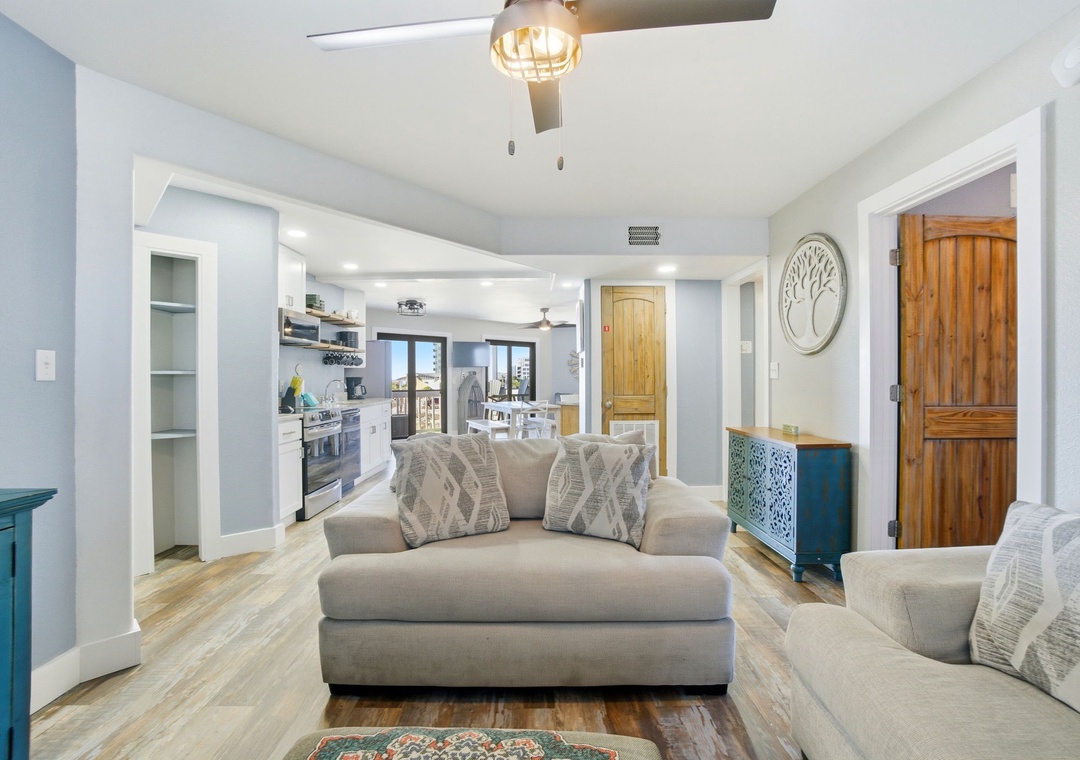 9-web-or-mls-317-e-beach-blvd-201a