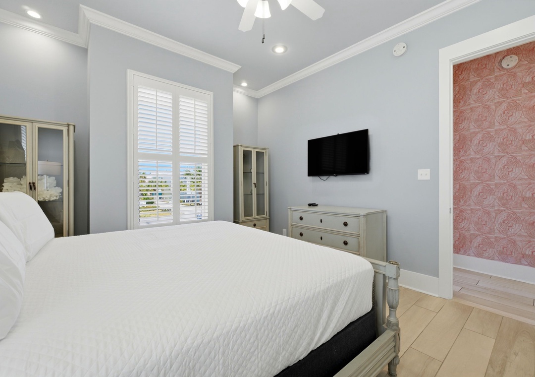 22-web-or-mls-1557-w-beach-blvd