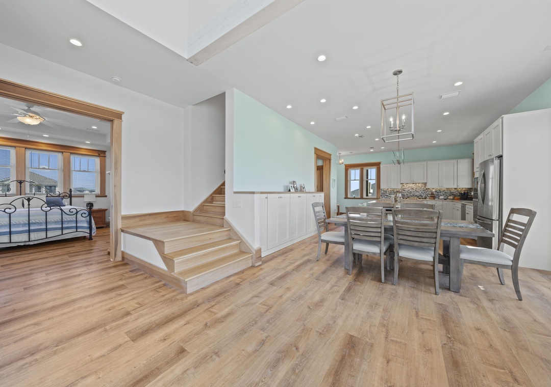 Casa de Madera Pensacola Beach - Main Floor Dining Room with Stairs to Loft