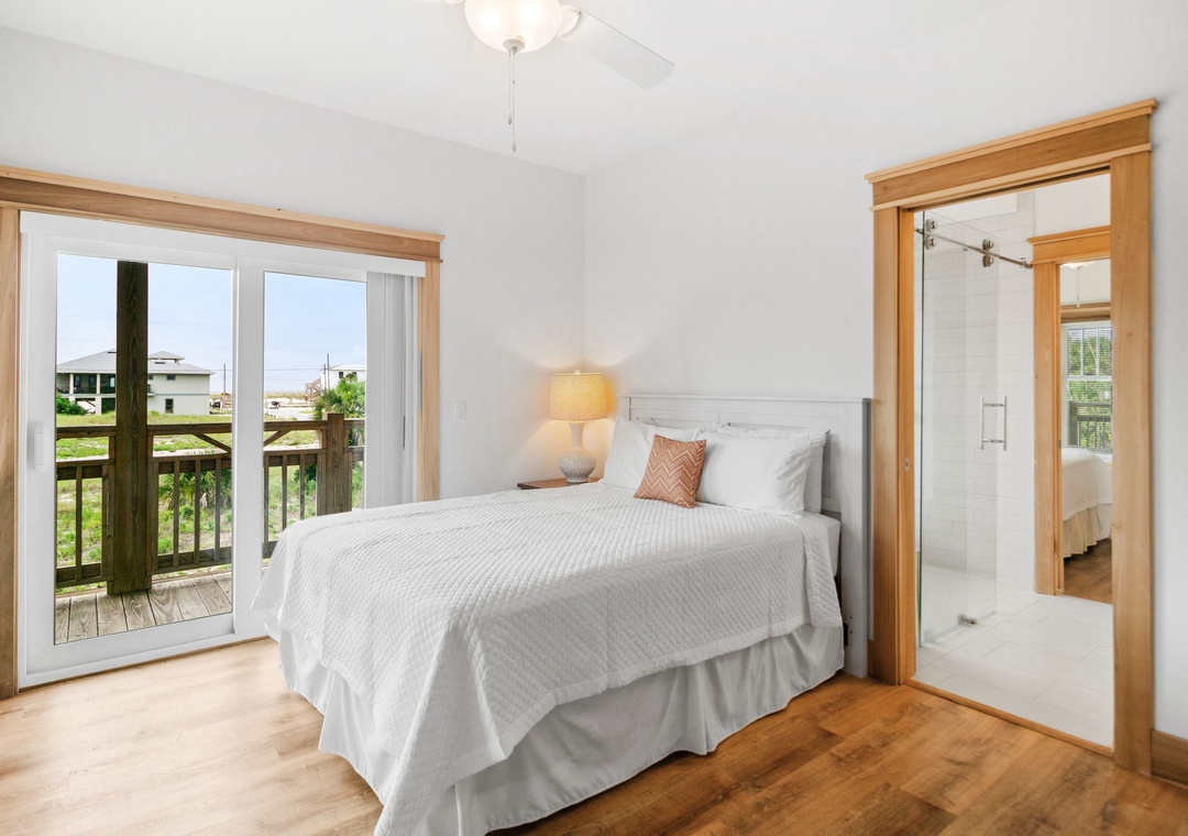 Casa de Madera Pensacola Beach - First Level Bedroom #2, Full Bed With Attached Shared Bath
