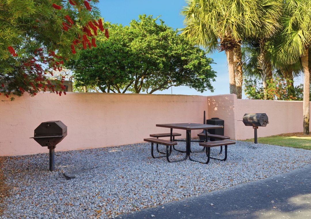 Seachase- Grilling Area