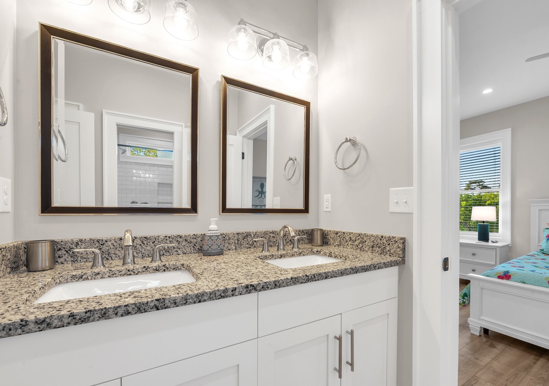 1130 Water Oaks Cir - 2nd Floor - Bathroom 3