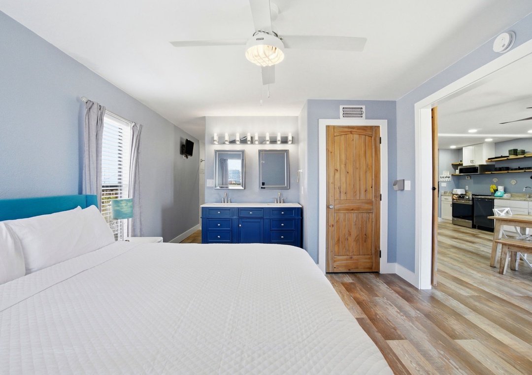 22-web-or-mls-317-e-beach-blvd-201a