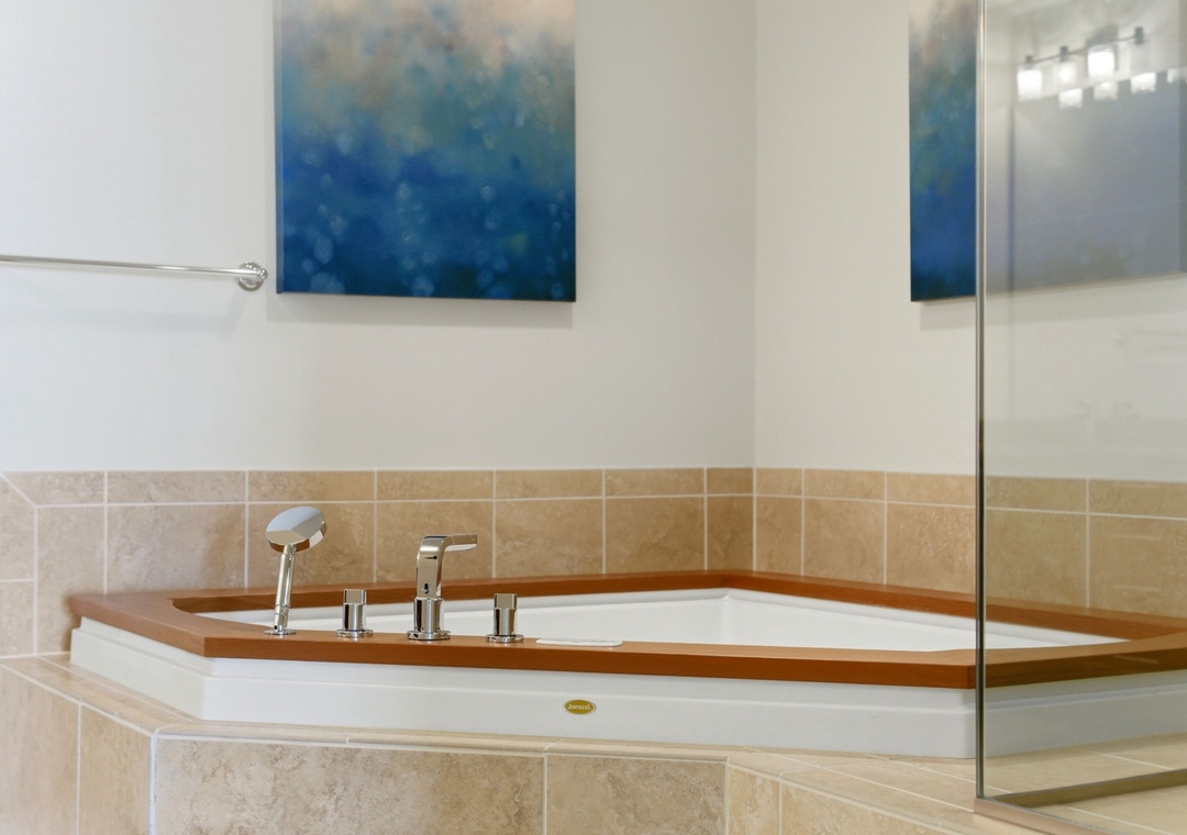 Turquoise Place 1108C- Bathroom 1 Jetted Tub