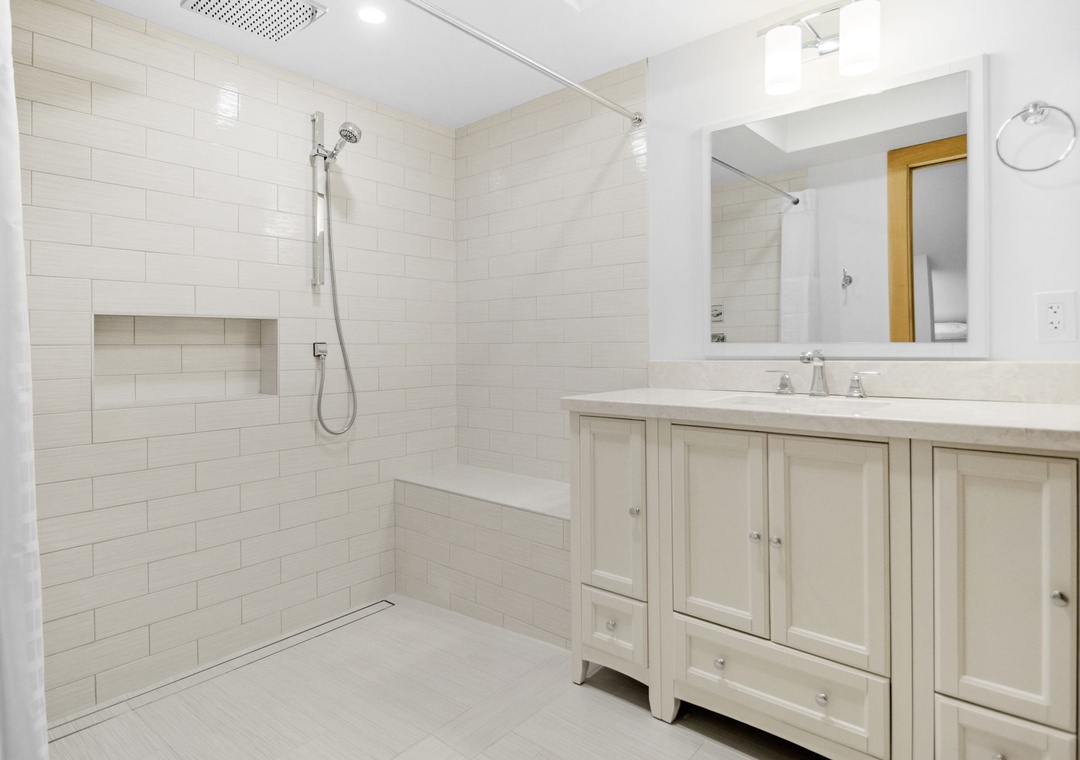 Casa de Madera Pensacola Beach- Loft Bathroom