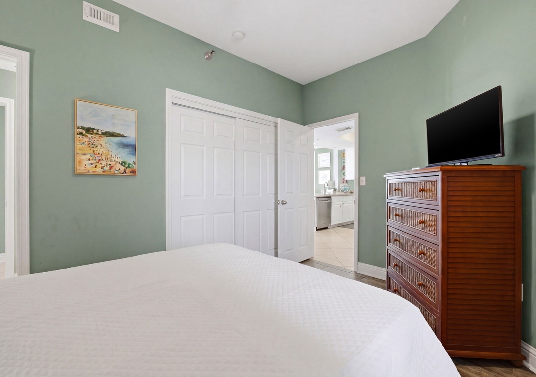 Lighthouse 418- Bedroom 3 & TV