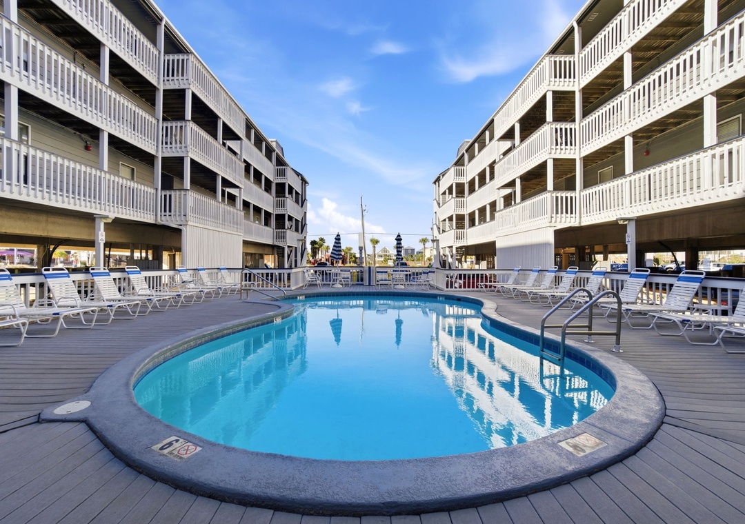 Regatta Condo 201A- Common Area Pool