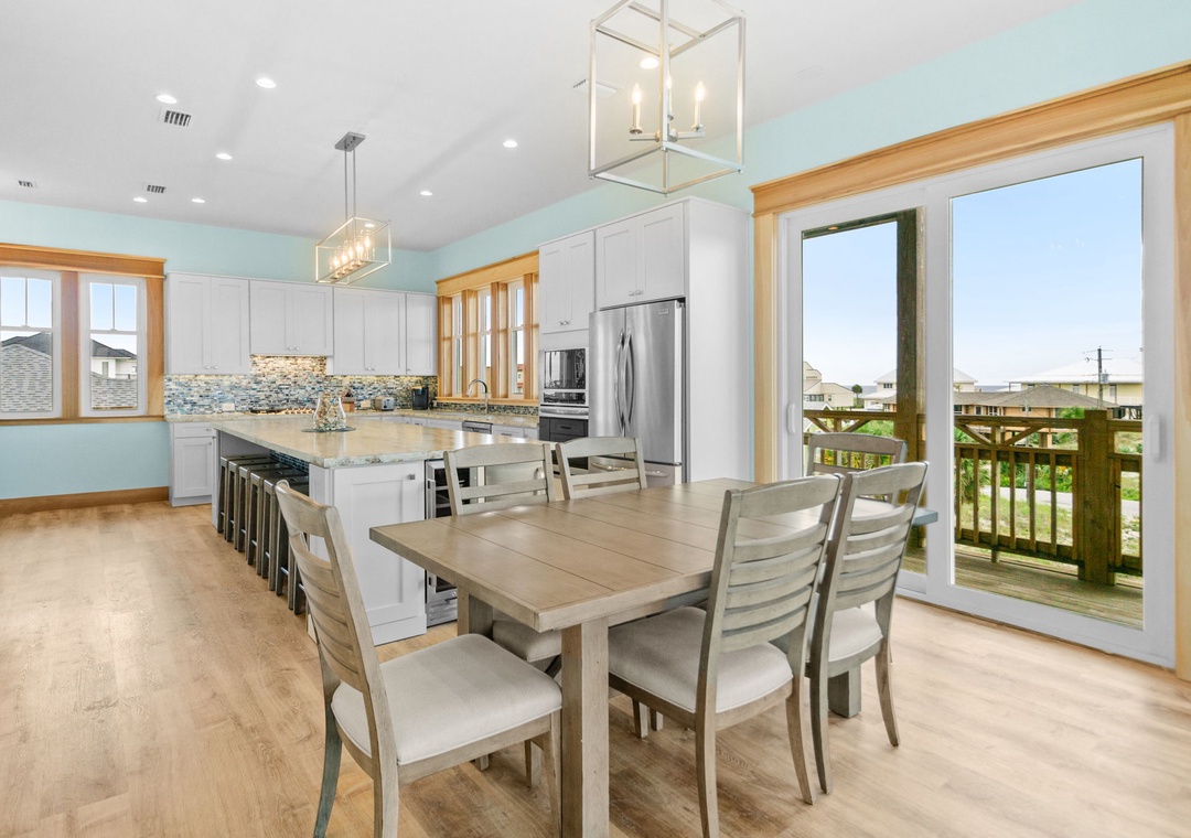 Casa de Madera Pensacola Beach - Main Floor Dining Area
