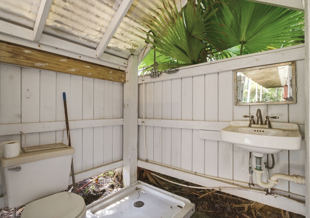 Caribbean Breezes- Bathroom 3 Outside