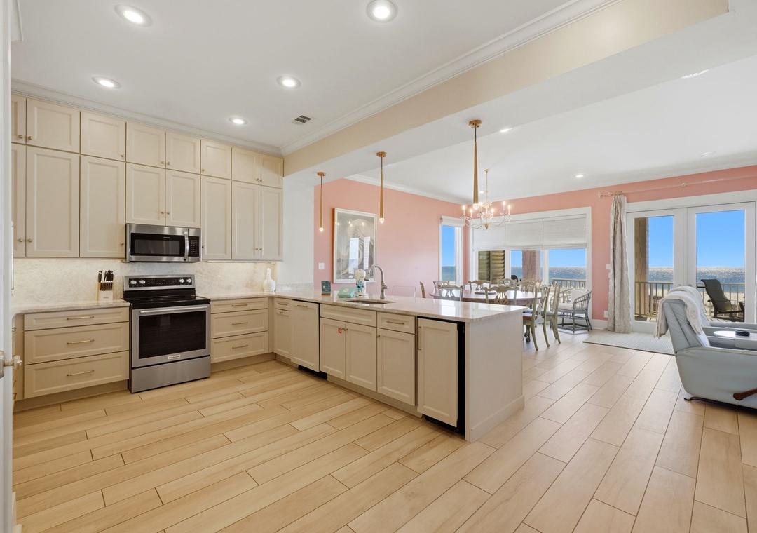 5-web-or-mls-1557-w-beach-blvd