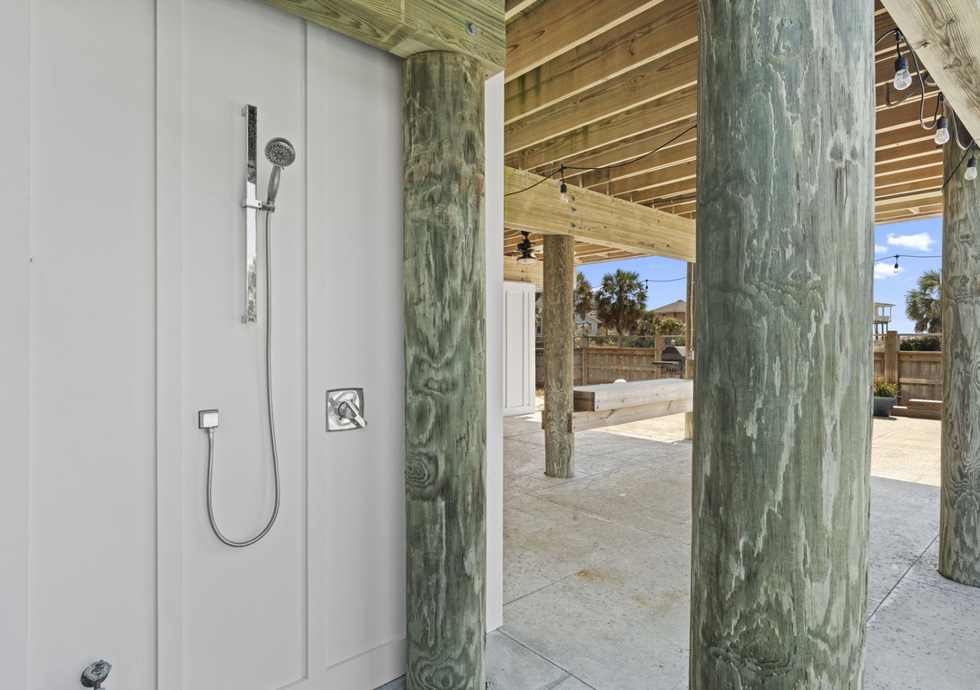 Casa de Madera Pensacola Beach - Outdoor Shower